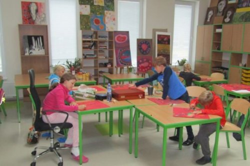 Výtvarníci vylezli z „černé díry na denní světlo“