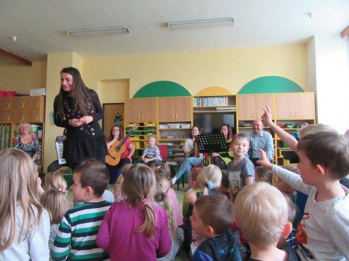 Koncerty pro základní školy i mateřinky | – učitelé ZUŠky seznamovali děti s hudbou