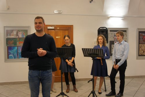 ZUŠka otevřela novou výstavu | věnovanou 80. výročí založení školy