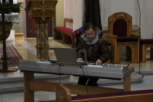 Dobročinný koncert: | Adventní zastavení
