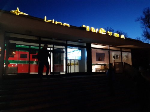 Výstava ve výlohách: | Tvůrčí práce žáků ZUŠky ozdobí ulice města